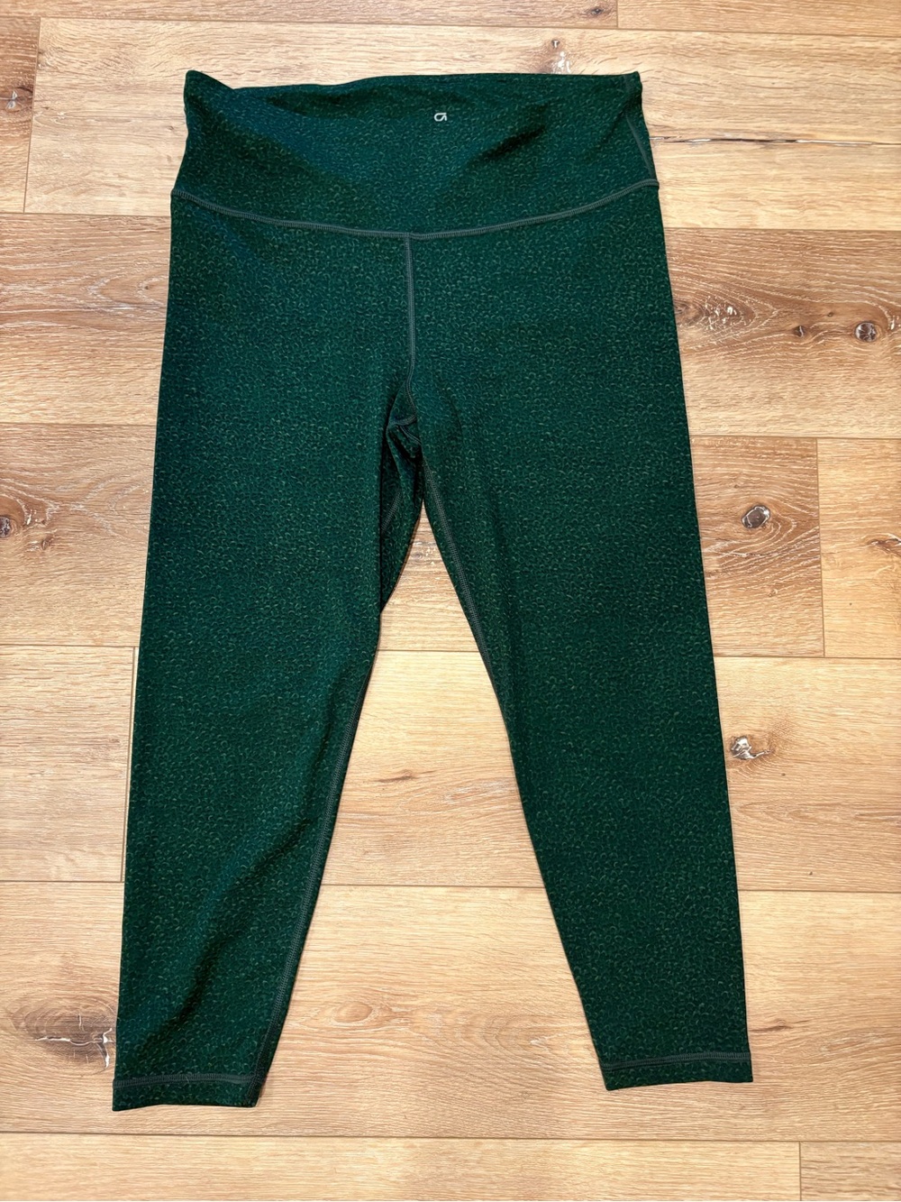 Womenβs GAP Fit Eclipse High-Waist Cropped Leggings in Deep Green- size L